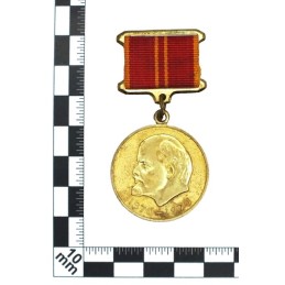 Medal "Za Waleczną Służbę - 100 lat urodzin W. Lenina"