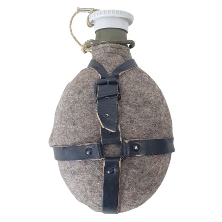 CSLA canteen with grey cover and black straps