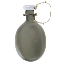 CSLA canteen with green cover and black straps