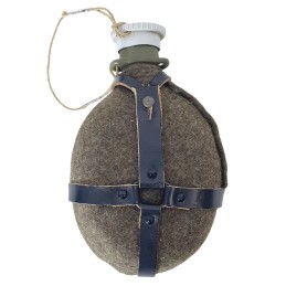 CSLA canteen with green cover and black straps
