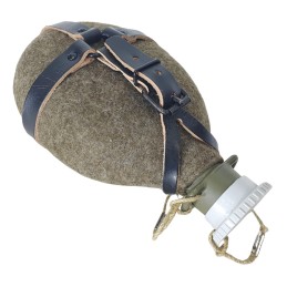 CSLA canteen with green cover and black straps