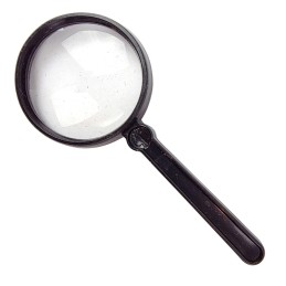 Magnifying glass with 3x magnification