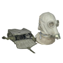 SR-1 gas mask, for someone with a head injury