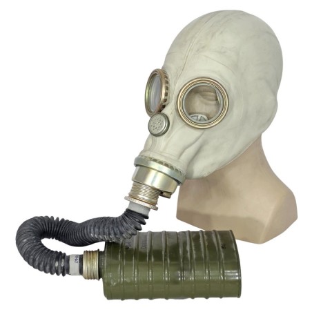 ShM-41M gas mask "Slon" ("Elephant"), with a metal acoustic chamber
